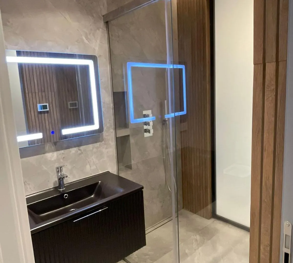 Luxury One Bedroom Apartment Τίρανα